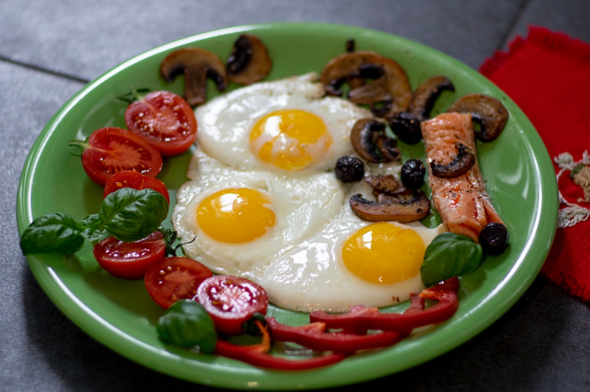 Grilled chicken breast with vegetables