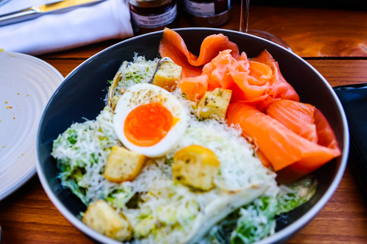 Balanced nutrition and health benefits of adequate protein intake